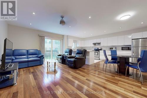 25 Maple Ridge Crescent, Markham, ON - Indoor Photo Showing Living Room