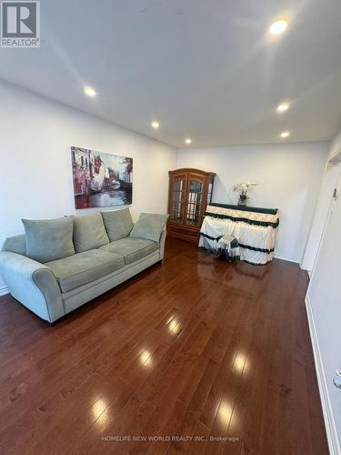 302 Bernard Avenue, Richmond Hill, ON - Indoor