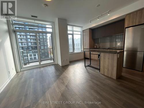 606 - 8 Beverley Glen Boulevard, Vaughan, ON - Indoor Photo Showing Kitchen