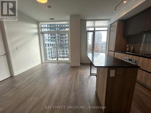 606 - 8 Beverley Glen Boulevard, Vaughan, ON - Indoor Photo Showing Kitchen