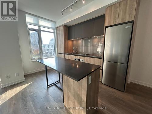 606 - 8 Beverley Glen Boulevard, Vaughan, ON - Indoor Photo Showing Kitchen