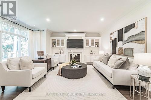 1227 Cleaver Drive, Oakville, ON - Indoor Photo Showing Living Room