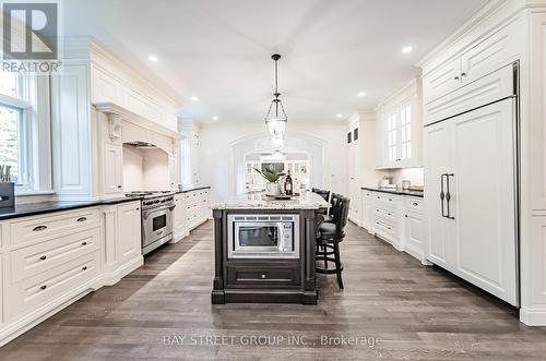 1227 Cleaver Drive, Oakville, ON - Indoor Photo Showing Kitchen With Upgraded Kitchen