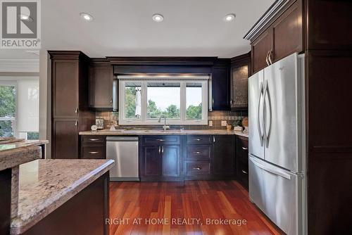 9695 Baldwin Street N, Whitby, ON - Indoor Photo Showing Kitchen With Upgraded Kitchen