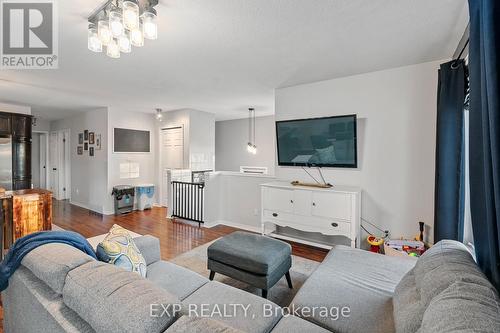 19 King Street N, South Huron (Crediton), ON - Indoor Photo Showing Living Room