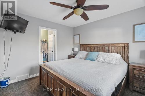 19 King Street N, South Huron (Crediton), ON - Indoor Photo Showing Bedroom