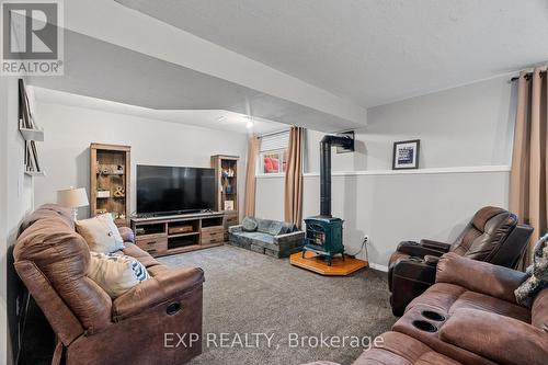 19 King Street N, South Huron (Crediton), ON - Indoor Photo Showing Living Room