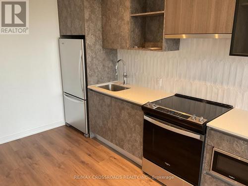 210 - 395 Dundas Street N, Oakville, ON - Indoor Photo Showing Kitchen