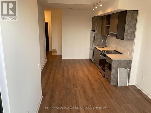 210 - 395 Dundas Street N, Oakville, ON - Indoor Photo Showing Kitchen