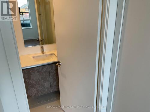 210 - 395 Dundas Street N, Oakville, ON - Indoor Photo Showing Bathroom