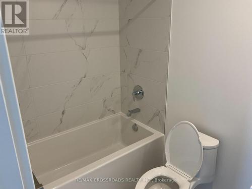 210 - 395 Dundas Street N, Oakville, ON - Indoor Photo Showing Bathroom