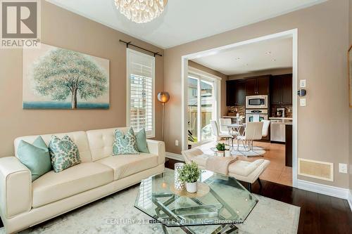 986 Syndenham Lane, Milton, ON - Indoor Photo Showing Living Room