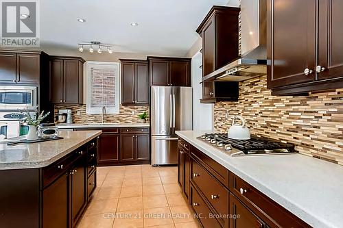 986 Syndenham Lane, Milton, ON - Indoor Photo Showing Kitchen With Stainless Steel Kitchen With Upgraded Kitchen