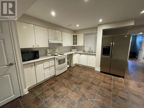 986 Syndenham Lane, Milton, ON - Indoor Photo Showing Kitchen