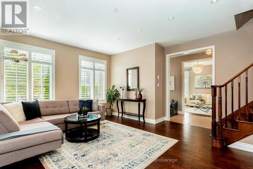 986 Syndenham Lane, Milton, ON - Indoor Photo Showing Living Room