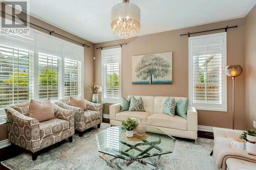 986 Syndenham Lane, Milton, ON - Indoor Photo Showing Living Room