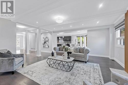 3821 Trelawny Circle, Mississauga, ON - Indoor Photo Showing Living Room