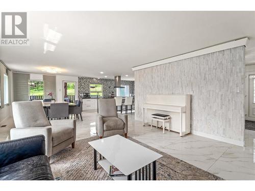 5308 Law Street, Peachland, BC - Indoor Photo Showing Living Room