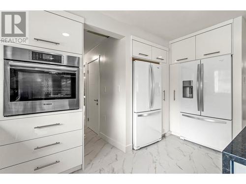 5308 Law Street, Peachland, BC - Indoor Photo Showing Kitchen