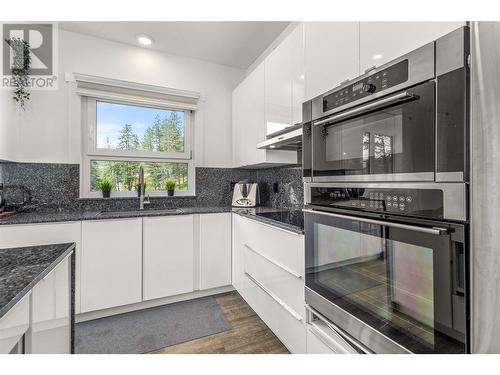 5308 Law Street, Peachland, BC - Indoor Photo Showing Kitchen With Upgraded Kitchen