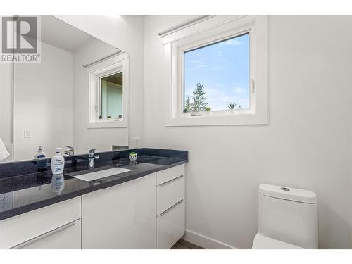 5308 Law Street, Peachland, BC - Indoor Photo Showing Bathroom