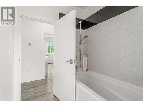 5308 Law Street, Peachland, BC - Indoor Photo Showing Bathroom