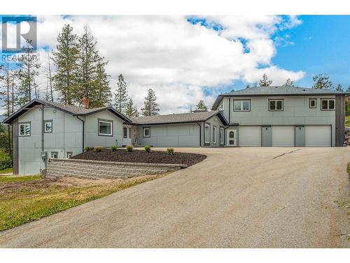 5308 Law Street, Peachland, BC - Outdoor