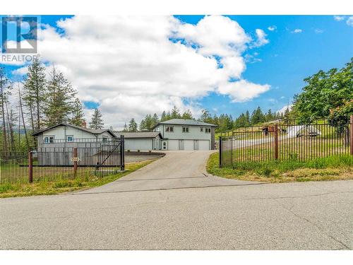 5308 Law Street, Peachland, BC - Outdoor