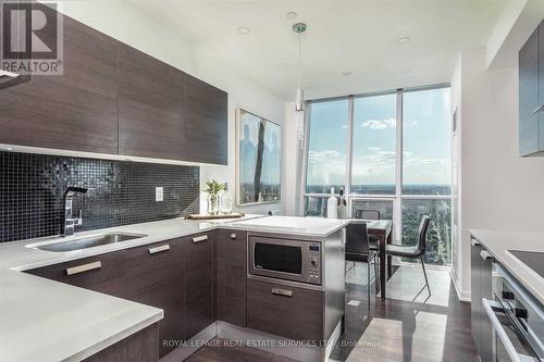 Ph05 - 11 Bogert Avenue, Toronto, ON - Indoor Photo Showing Kitchen With Upgraded Kitchen