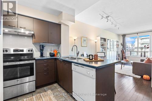 1012 - 48 Suncrest Boulevard, Markham, ON - Indoor Photo Showing Kitchen With Double Sink