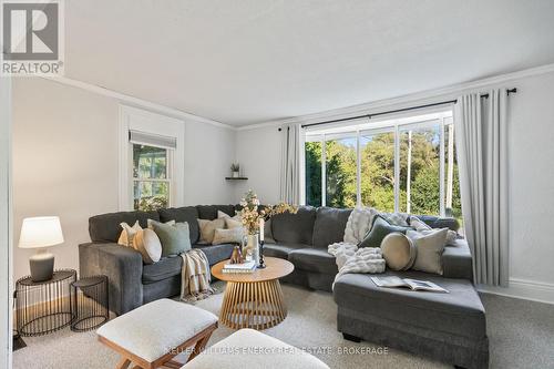 172 Front Street, Alnwick/Haldimand, ON - Indoor Photo Showing Living Room