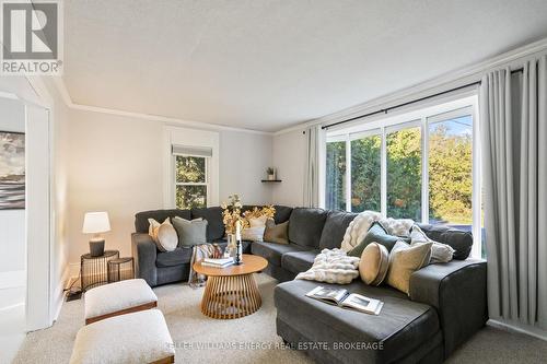 172 Front Street, Alnwick/Haldimand, ON - Indoor Photo Showing Living Room