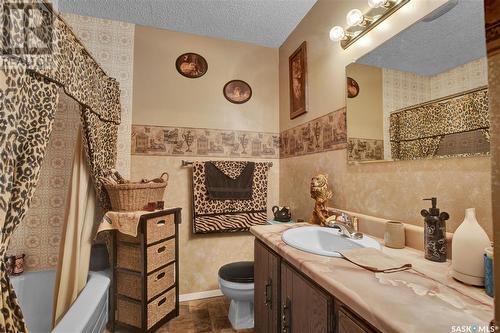 702 4Th Street S, Martensville, SK - Indoor Photo Showing Bathroom