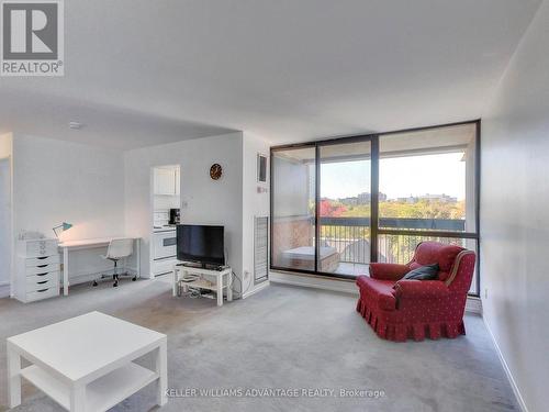 628 - 73 Mccaul Street, Toronto, ON - Indoor Photo Showing Living Room