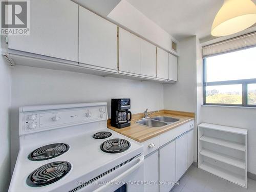 628 - 73 Mccaul Street, Toronto, ON - Indoor Photo Showing Kitchen With Double Sink