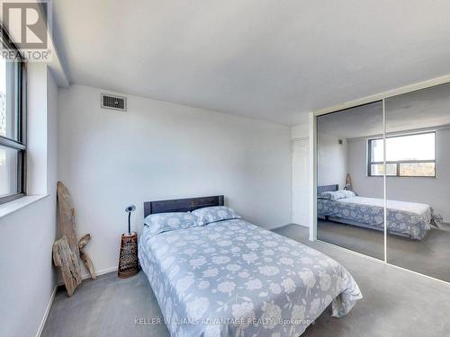 628 - 73 Mccaul Street, Toronto, ON - Indoor Photo Showing Bedroom