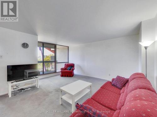 628 - 73 Mccaul Street, Toronto, ON - Indoor Photo Showing Living Room