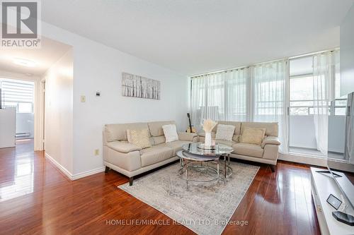 305 - 5580 Sheppard Avenue E, Toronto, ON - Indoor Photo Showing Living Room