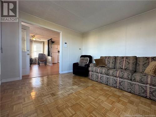 324 Irving Boulevard, Bouctouche, NB - Indoor Photo Showing Living Room