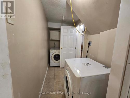 68 Finchley Circle, Markham, ON - Indoor Photo Showing Laundry Room