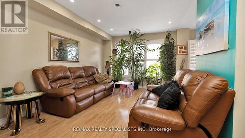 100 - 16 Bellhaven Crescent, Brampton, ON - Indoor Photo Showing Living Room