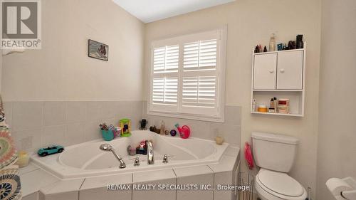 100 - 16 Bellhaven Crescent, Brampton, ON - Indoor Photo Showing Bathroom