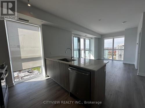 1401 - 4130 Parkside Village Drive, Mississauga, ON - Indoor Photo Showing Kitchen