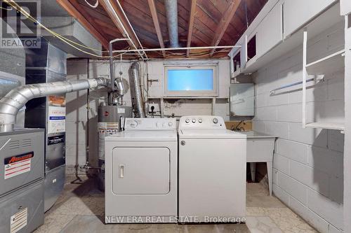 875 Hampton Crescent, Mississauga, ON - Indoor Photo Showing Laundry Room