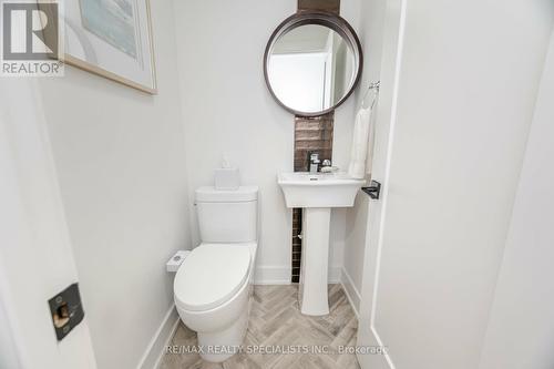 136 Boxley Road, Burlington, ON - Indoor Photo Showing Bathroom