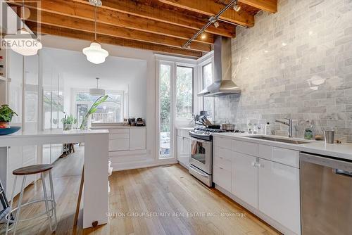 134 Bartlett Avenue, Toronto, ON - Indoor Photo Showing Kitchen With Upgraded Kitchen