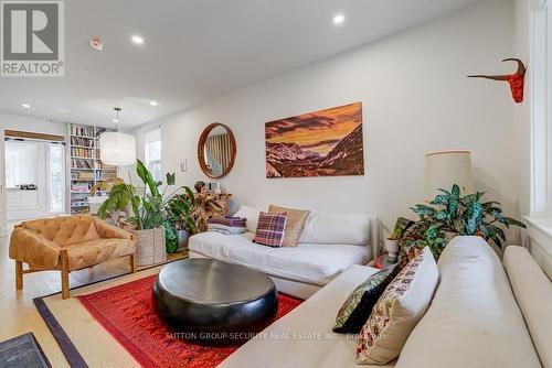 134 Bartlett Avenue, Toronto, ON - Indoor Photo Showing Living Room