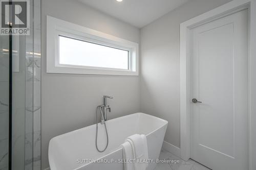 132 Crestview Drive, Middlesex Centre (Kilworth), ON - Indoor Photo Showing Bathroom