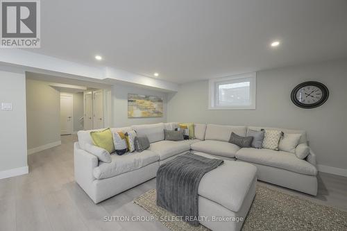 132 Crestview Drive, Middlesex Centre (Kilworth), ON - Indoor Photo Showing Living Room