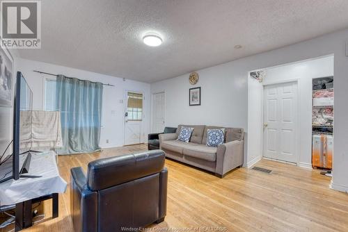 777 Randolph Avenue, Windsor, ON - Indoor Photo Showing Living Room